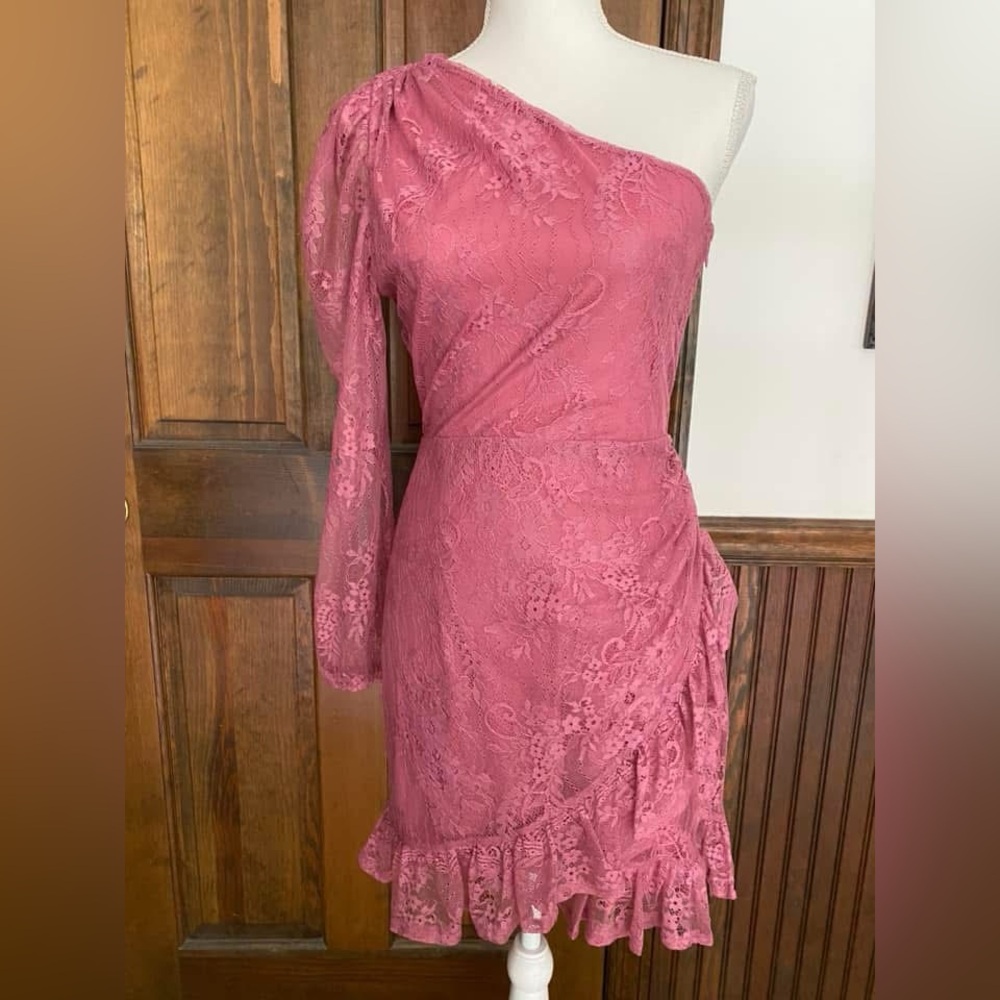 Elegant Pink Lace One-Shoulder Dress